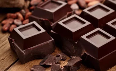 Disa përfitime shëndetësore të çokollatës së zezë