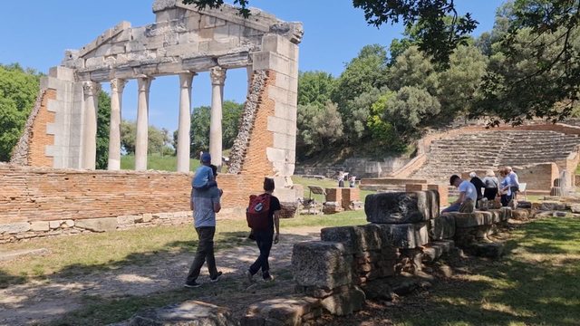 Për 1 maj në Apoloni, gastronomia dhe historia tërheqin edhe më shumë turistë