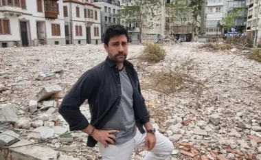 Aktori turk blen shkollën, e shkatërron për hakmarrje ndaj mësuesve të tij