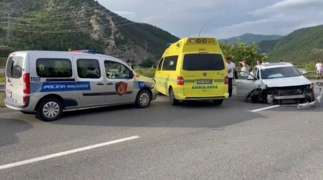 Aksident pranë Urës së Zogut në Milot   një person transportohet në spital.