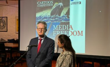 FOTO/ Ekspozita e Karikaturave “Media Freedom” në Shqipëri, shpallen fituesit