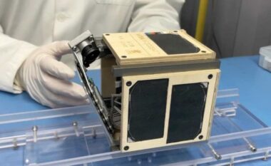 Sateliti i parë prej druri në botë ndërtohet nga studiuesit japonezë