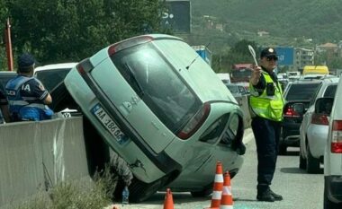 Aksident në autostradën Tiranë-Durrës