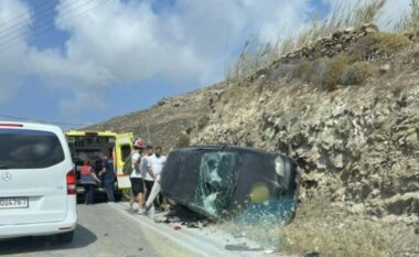 Aksident i rëndë në Tropojë/ Makina del nga rruga dhe përplaset me bordurën anësore, humb jetën 20-vjeçari