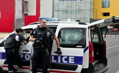 Sulm me armë në furgonin që transportonte të burgosur, vriten dy policë në Francë