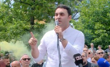 Protesta para Bashkisë së Tiranës/ Këlliçi: Veliaj futi njerëz të infiltruar dhe fiku dritat