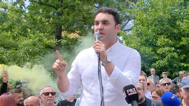 Protesta para Bashkisë së Tiranës/ Këlliçi: Veliaj futi njerëz të infiltruar dhe fiku dritat