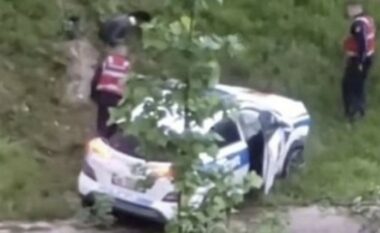 Aksident i frikshëm në Tiranë/ Makina e Policisë Rrugore humbet kontrollin dhe përfundon në Lanë (VIDEO)