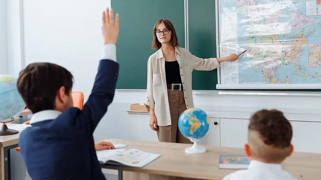 Raporti nxënës-mësues, arsimi publik ia kalon privatit