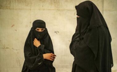 Hamburgu vendos ndalimin e hixhabit dhe burkës në shkolla
