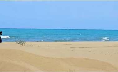 Pastrimi i plazheve/ Rama ndan video nga Darzeza: Turizmi bregdetar të nisë sa më mbarë