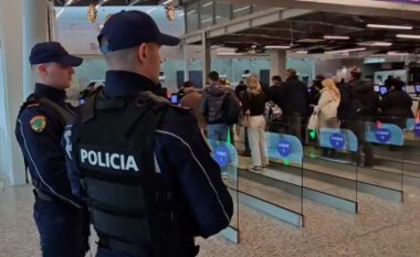 FOTO-LAJMI/ SPAK-u “e pret” në shtëpi, Erion Veliaj shfaqet në avionin nga Gjermania