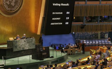 LISTA/ Shtetet që votuan pro dhe kundër rezolutës për gjenocidin në Srebrenicë