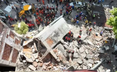Shembet ndërtesa 36-vjeçare në Stamboll, një i vdekur dhe dy të plagosur rëndë