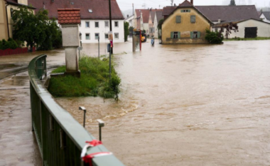 Moti i keq përshin Gjermaninë, përmbyten disa zona