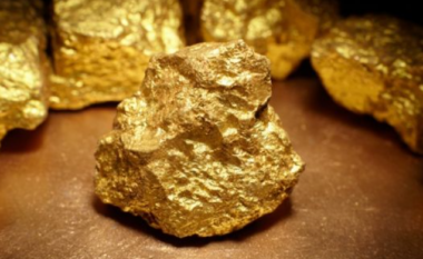 Paralajmërimi i Këshillit Botëror të Arit: Metali po bëhet gjithnjë e më i vështirë për t’u gjetur