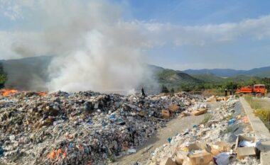 Zjarr në një vendgrumbullim mbeturinash në Përmet