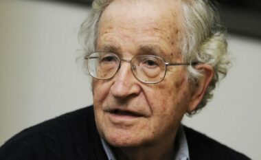 Ndërron jetë në moshën 95-vjeçare intelektuali ikonë Noam Chomsky