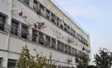 Sherr i dhunshëm brenda burgut grek ku mbahen shqiptarët, raportohet për VIKTIMA