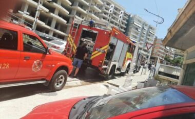 Gjendje paniku në Sarandë, bie zjarr mes disa pallatesh, rrezikohen…