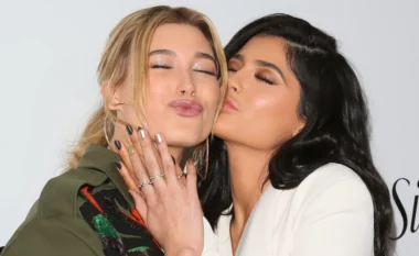 “Tani jemi mama”/ Kylie Jenner bëhet nostalgjike, poston foto të vjetra me Hailey