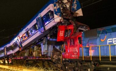 Dy të trena përplasen “kokë më kokë” në Kili, dy të vdekur dhe disa të plagosur