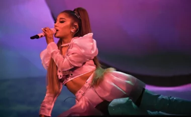 Fansat të shokuar! Zëri i Ariana Grande-s ndryshon në mes të intervistës