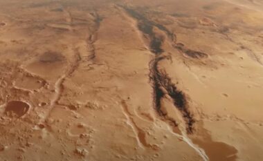 Imazhe spektakolare nga Marsi, sipërfaqja e planetit me kanione të thella (VIDEO)