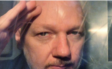 Themeluesi i WikiLeaks, lirohet pasi pranoi fajësinë mbi akuzat për spiunazh