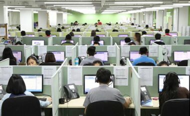 Hetimet nga Gjermania/ Mashtrimi me “kufje”, lihen në fuqi masat e sigurisë për 7 të arrestuarit e “call center”-ave (EMRAT)