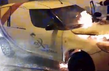 Shpërthen në flakë automjeti në Berat, shpëton drejtuesi