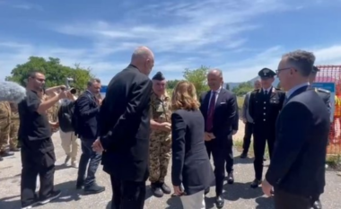 Kryeministrja Giorgia Meloni mbërrin në Shëngjin