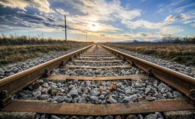 Rritet kosto e hekurudhës Tiranë-Durrës, arrin në 129 mln euro pa elektrifikimin