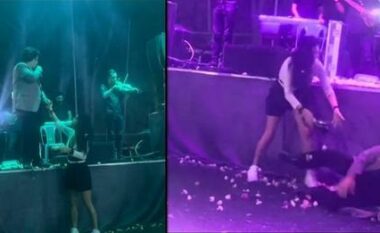 VIDEO/ Po performonte në një klub nate, këngëtari i njohur rrëzohet nga skena