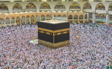MEKË/ Myslimanët në mbarë botën nisin pelegrinazhin e Haxhit