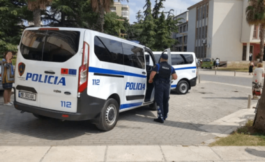 Emri/ Rrëmbyen punonjësin e kioskës te Sheshi Skënderbej, arrestohet 19-vjeçari