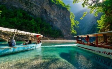 “The Sun”: Vizitoni Lumin e Shalës, Tajlanda e Shqipërisë me ujëra të pastra kristal