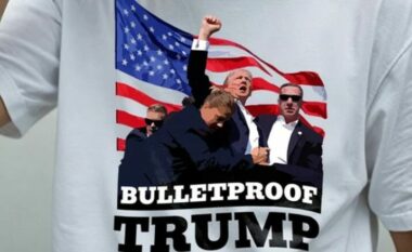 Kinezët tërheqin nga tregu bluzat me fotografinë e Trumpit pas tentimvrasjes që i është bërë