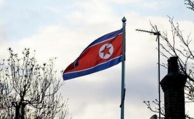 Koreja e Veriut rinis balonat me plehra drejt Koresë së Jugut