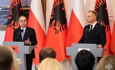 Presidenti Begaj takon homologun polak në Varshavë, e falenderon për Kosovën: Gjendemi pranë Ukrainës
