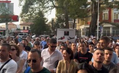 Skandali  te Spitali Onkologjik/ Qytetarët në protestë para Ministrisë së Shëndetësisë