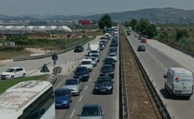 Aksident i katërfishtë në aksin Tiranë-Durrës, raportohen disa të plagosur nga përplasja e automjeteve