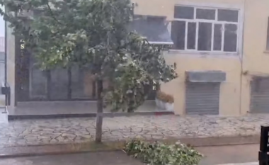 Breshër e reshje të dendura shiu në Bulqizë, bllokohen disa rrugë të qytetit