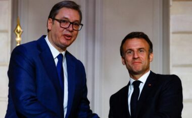 Vuçiç takon Macron për Kosovën, presidenti francez pritet të vizitojë Beogradin