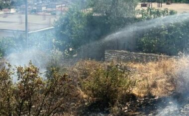 Vatër zjarri në Gjirokastër, rrezikohen dy banesa