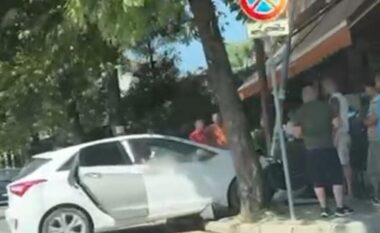 Aksident në Tiranë/ Makina humb kontrollin dhe ngjitet në trotuar, zbardhen detajet e para
