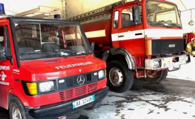 Vlora nën ‘pushtetin’ e zjarreve/ Shefi i zjarrfikësve jep alarmin: S’kemi makina për të shuar flakët