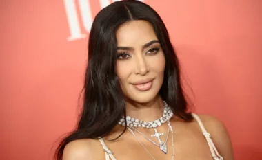 Veshja e tretë, Kim Kardashian shkëlqen në dasmën e çiftit më të pasur në Indi