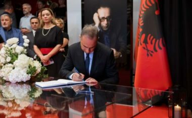 Homazhet për Ismail Kadarenë, Berisha “i pranishëm” në ceremoninë për shkrimtarin në TKOB