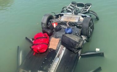 Aksident i rëndë në Konispol, makina me turistë bie në kanalin e Butrintit, raportohet për dy të plagosur